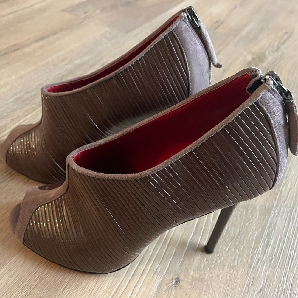 Charles Jourdan Paris Women's Brown Leather Open Toe Stiletto Zip Back Shoes 8.5